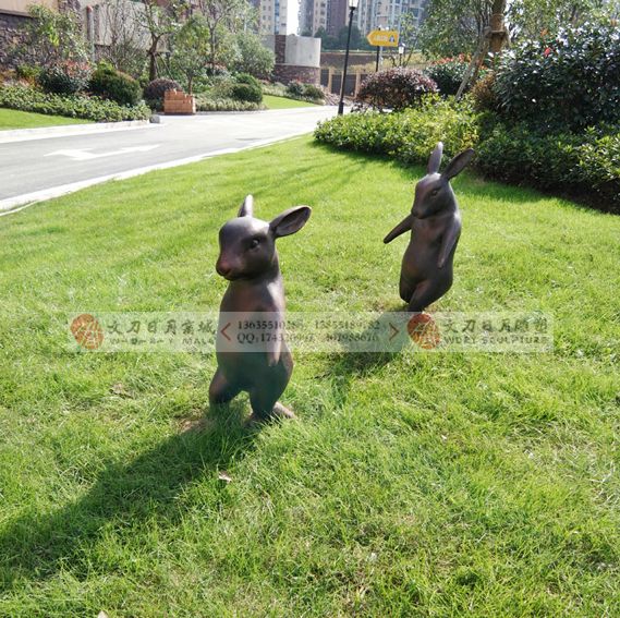 鼎元别院别墅区玻璃钢景观雕塑《兔子》